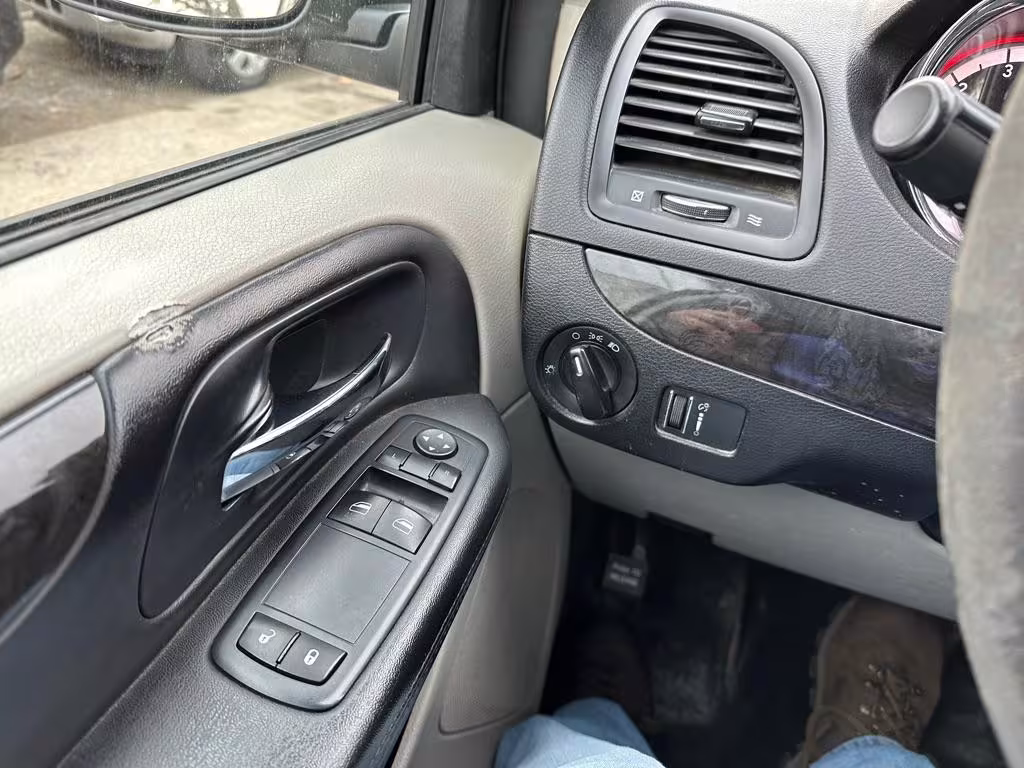 2013 Dodge Grand Caravan - 2C4RDGBGXDR599323 - Image #10