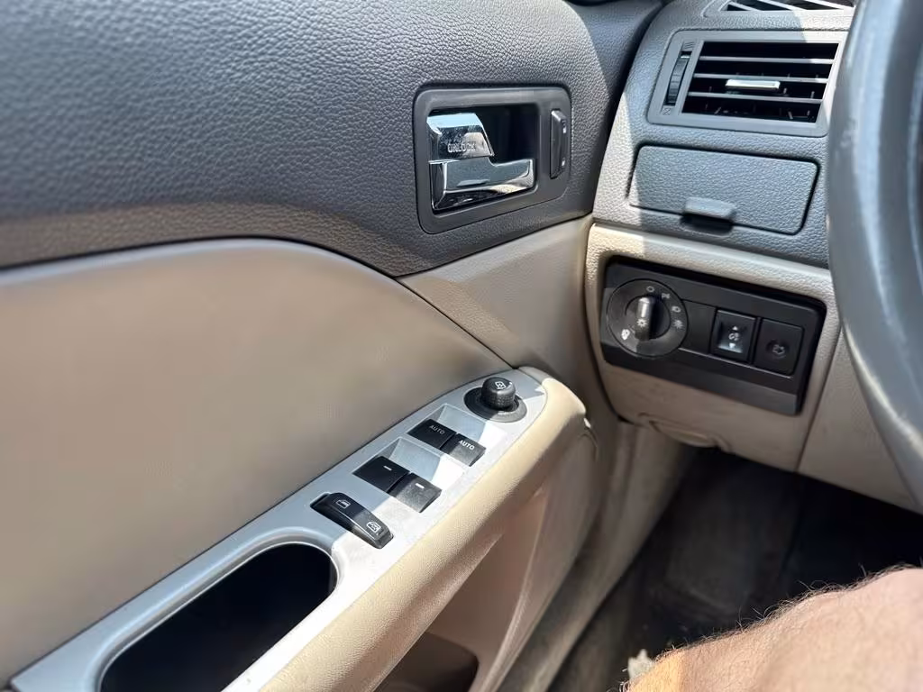 2011 Mercury Milan - 3MEHM0JG4BR600430 - Image #11